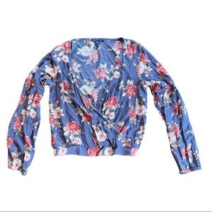 American Eagle 3 Quarter Sleeve Floral Crop Top